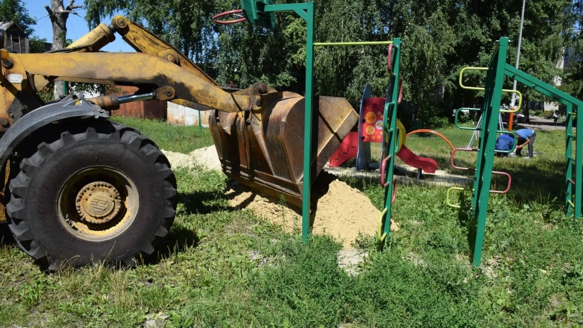 На улице Рязанской в Тамбове обновили детскую площадку