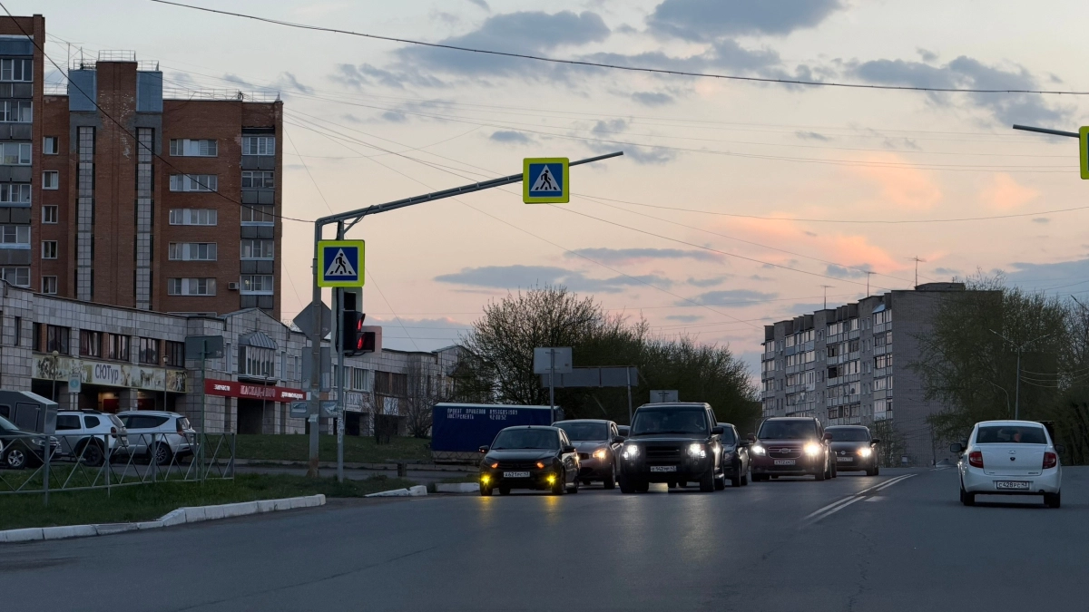 Водитель сзади едет чересчур близко — простой приём заставит его отстать