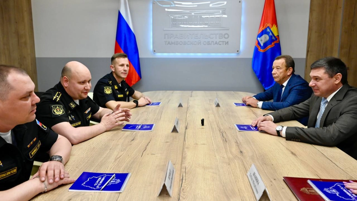 Евгений Первышов встретился с экипажем атомной подлодки "Тамбов"