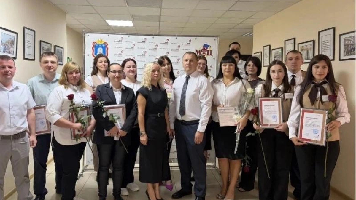 В Тамбовской области работников МФЦ поздравили с профессиональным праздником