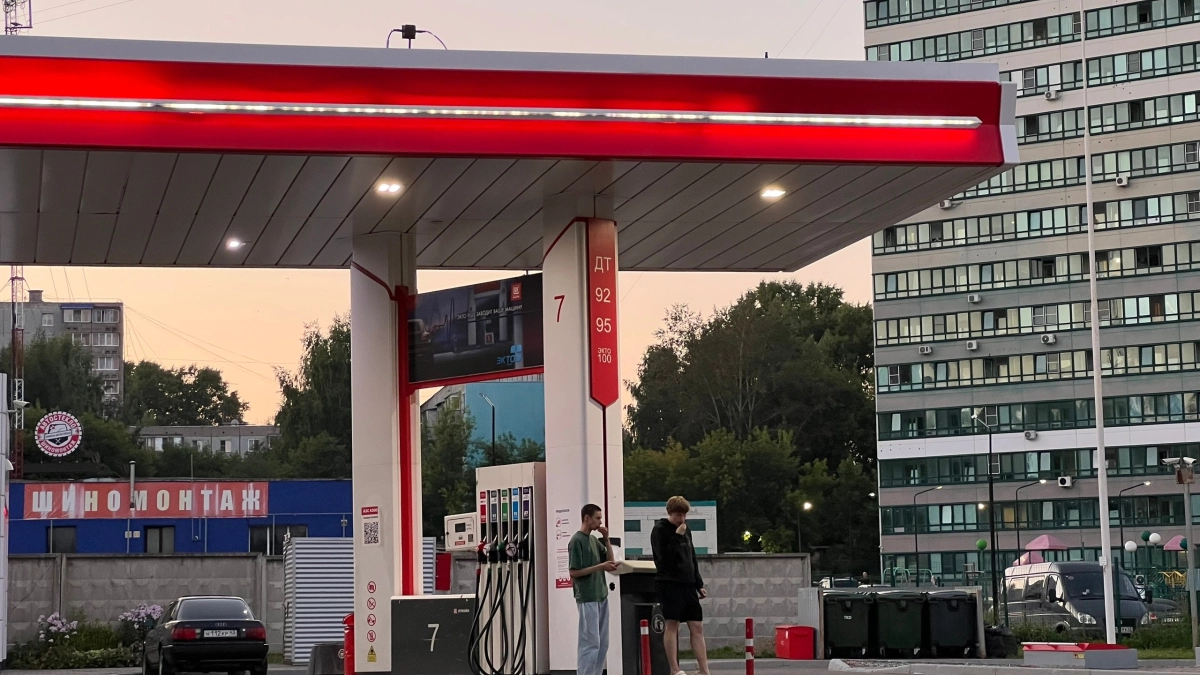 Почему жители Тамбовской области снова стоят в очередях на АЗС, а в других регионах уже сняли ограничения