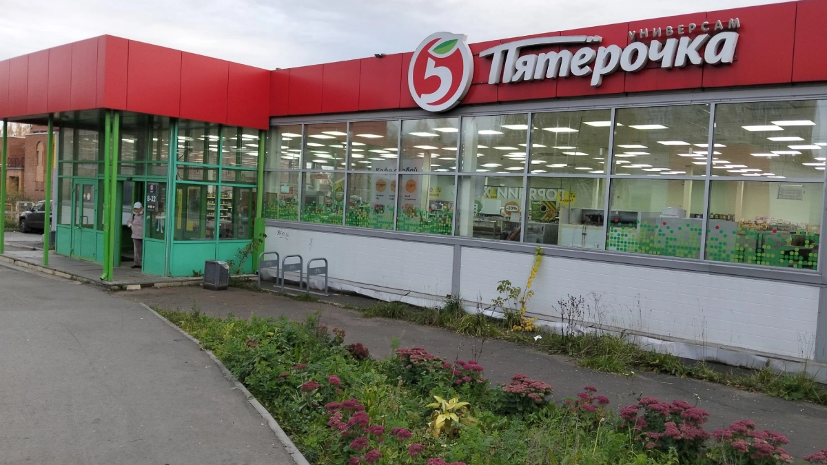 Продавцы тащат домой эти пакеты из "Магнита" и "Пятерочки" по 10 штук: что с ними делают