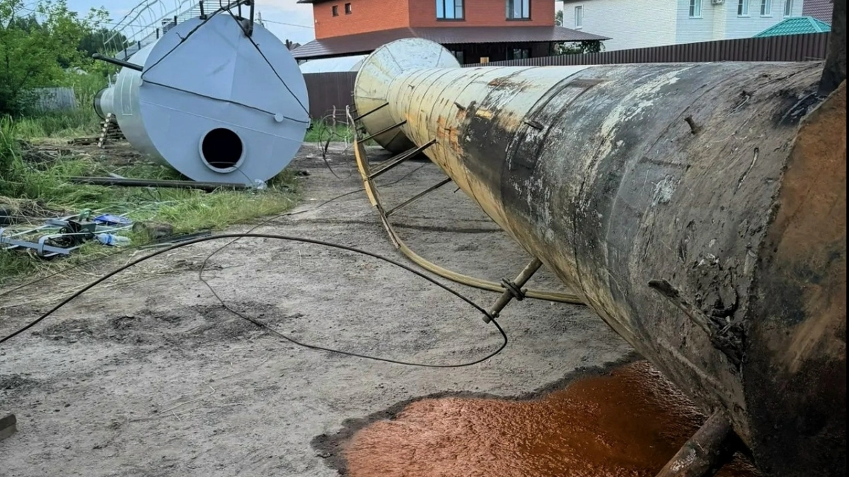 В поселке Новая Ляда идет монтаж водонапорной башни