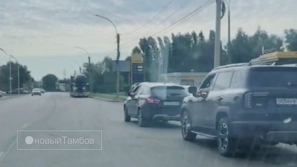 «Хоть бы не врали»: жители Тамбова возмущены перебоями с бензином, несмотря на рост числа работающих АЗС