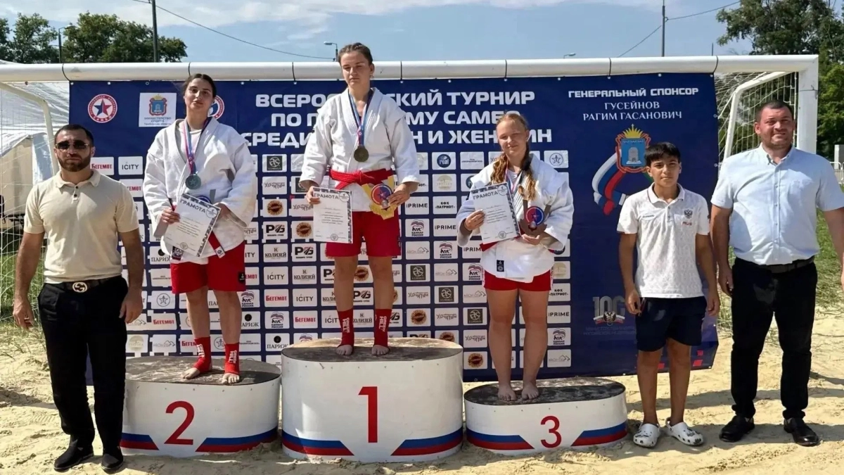 Тамбовская спортсменка Ксения Самойлова завоевала серебро всероссийского турнира по пляжному самбо