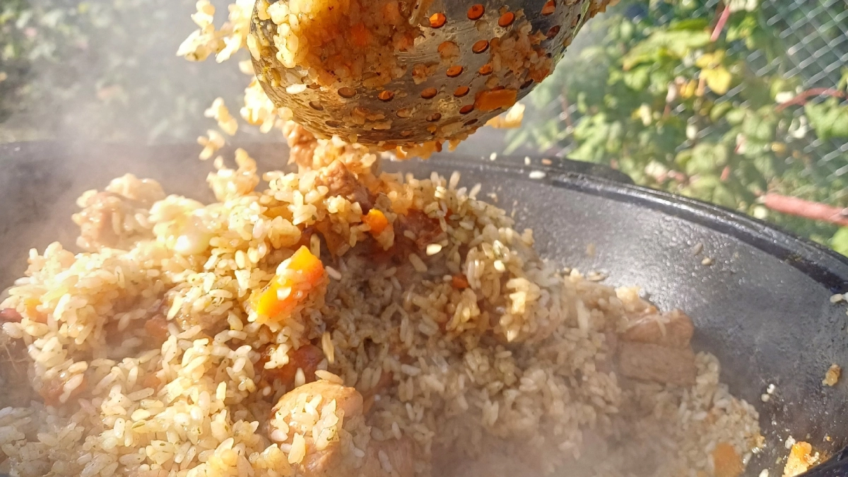 Золотое правило плова: что обжаривать первым – лук или мясо? В споре поставлена точка