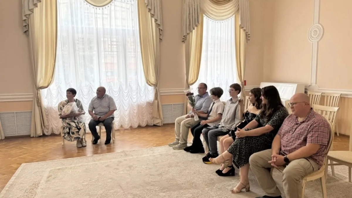 Супруги Захарцевы из Тамбова отпраздновали золотую свадьбу во Дворце торжеств