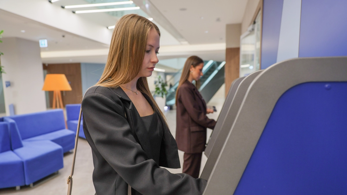 ВТБ окажет поддержку продавцам Ozon, чьи товары пострадали в результате атак
