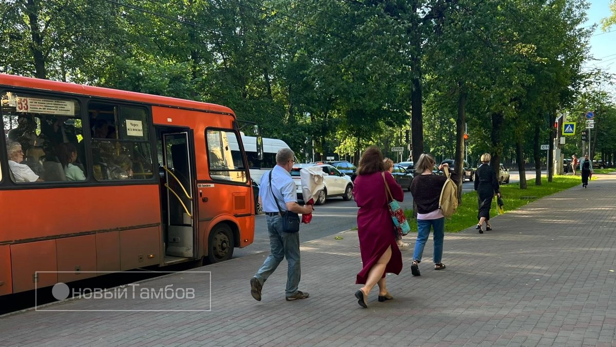 Особое внимание уделили сложным направлениям»: с 1 сентября в Тамбове меняют маршруты, но жители всё равно стоят на остановках по 45 минут