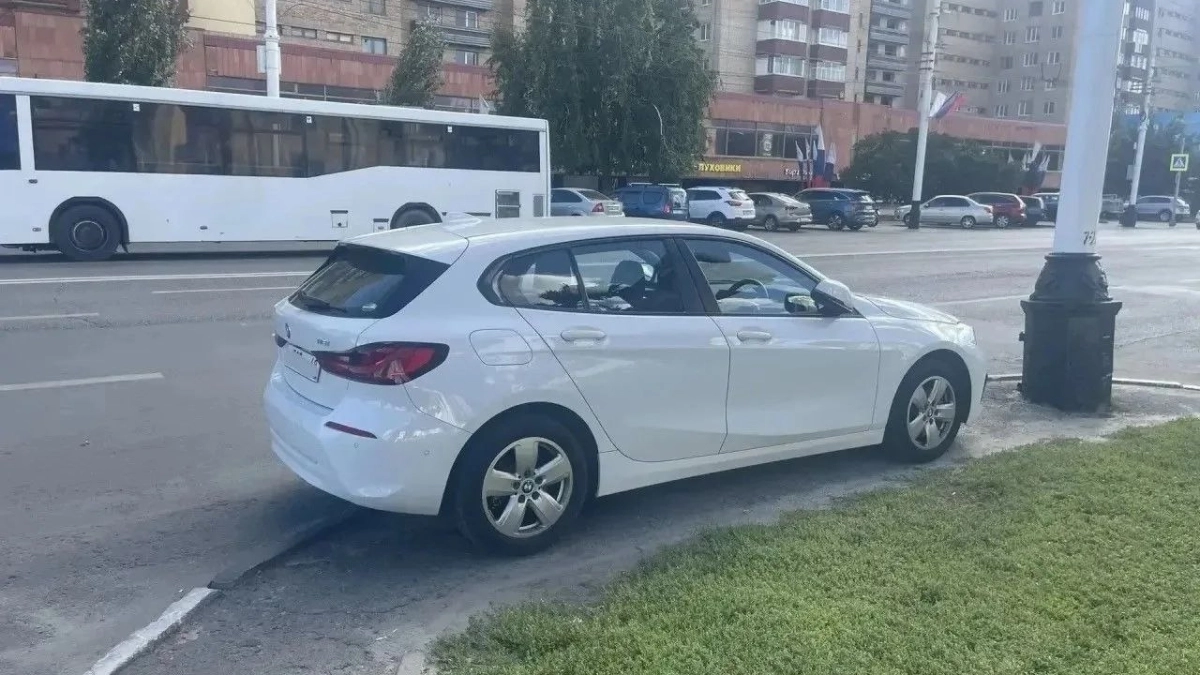 В Тамбове усилили контроль за автомобилями, припаркованными на тротуарах