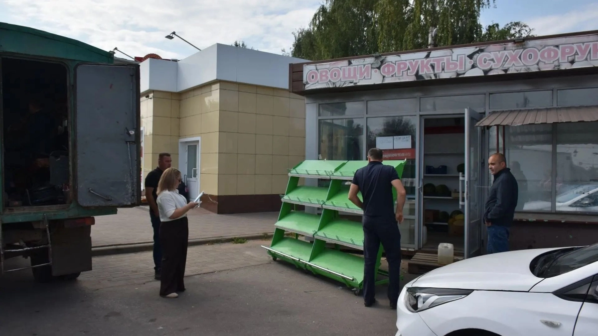 В Тамбове продолжают убирать незаконно установленные торговые киоски