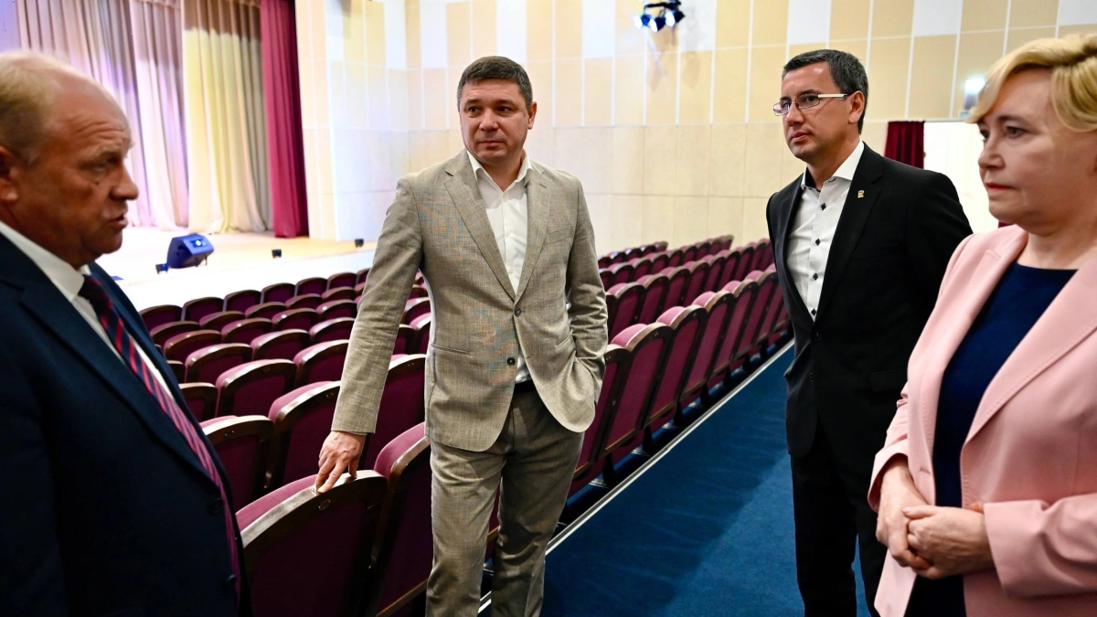 Евгений Первышов оценил новый Дом культуры и семейный парк в Петровском округе