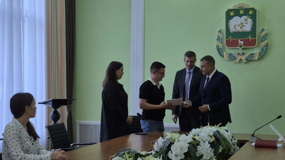 Трое врачей в Мичуринске получили служебные квартиры