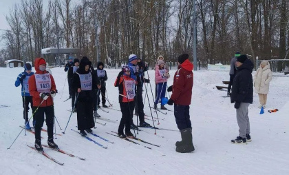Тамбовские школьники открыли сезон сдачи норм ГТО на лыжной трассе в парке "Дружба"