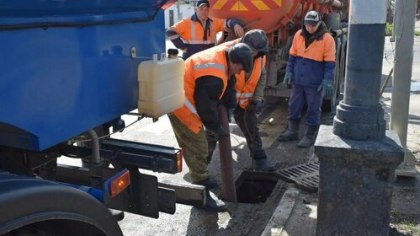 В Тамбове на улице Максима Горького начали весеннюю прочистку дождеприёмников