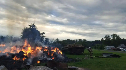 В Тамбовском округе добровольные пожарные не дали огню перекинуться на соседние строения