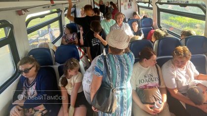 «Стоим как селёдка в бочке»: тамбовчане едут в электричке стоя по три часа в 30-градусную жару, а чиновники называют это нормой 