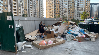 Контракт на вывоз мусора истёк, а новый подрядчик появится не раньше сентября — жители Сабуровской продолжают задыхаться от свалок