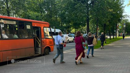 Особое внимание уделили сложным направлениям»: с 1 сентября в Тамбове меняют маршруты, но жители всё равно стоят на остановках по 45 минут